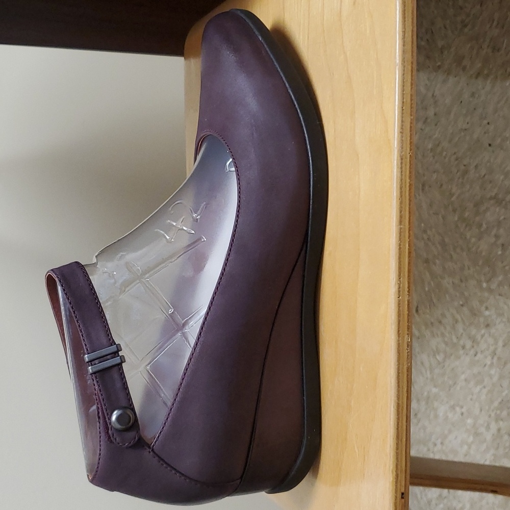 Purple Dansko Women's Waterproof Shoe